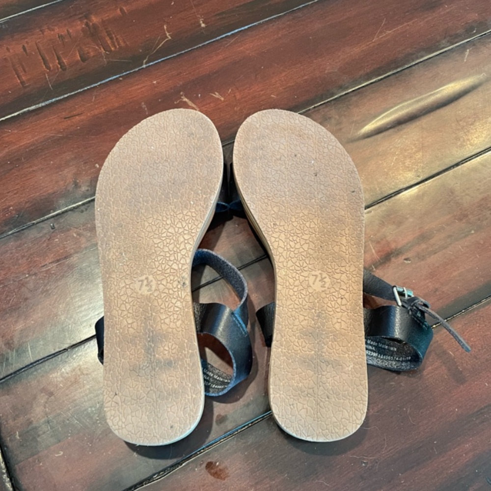 Black Sandals - Picture 2 of 4